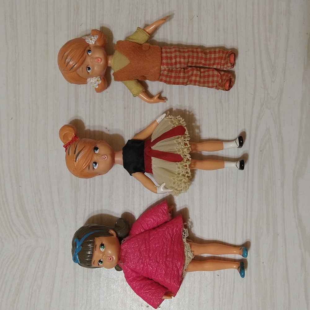 Vintage 1965 Dolly Darlings Case, Dolls & Clothing Set - Picture 3 of 5